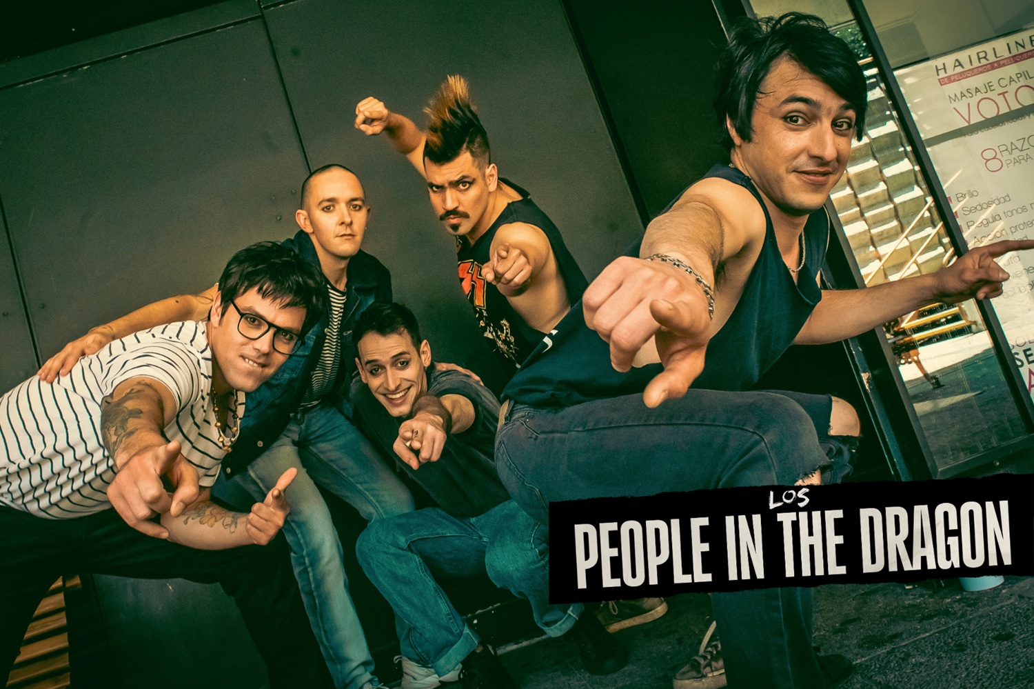 Los People in the Dragon: ''Chile es demasiado divertido para tener tan pocas comedias''